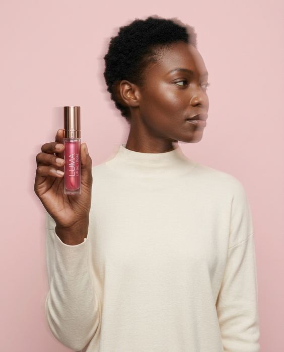 LUMA concept brand, lip oil: Motion blur